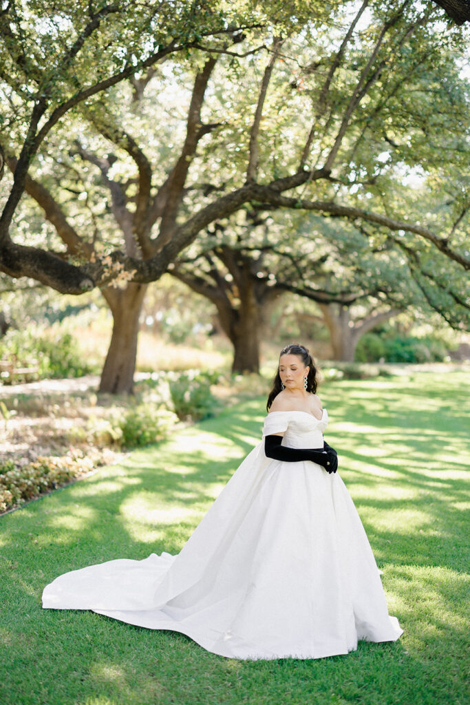 Chic Bridal Session at Fort Worth Botanic Gardens