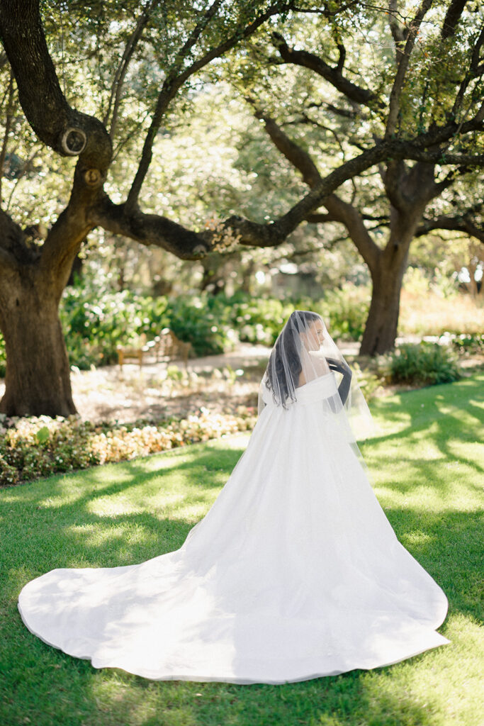 Chic Bridal Session at Fort Worth Botanic Gardens