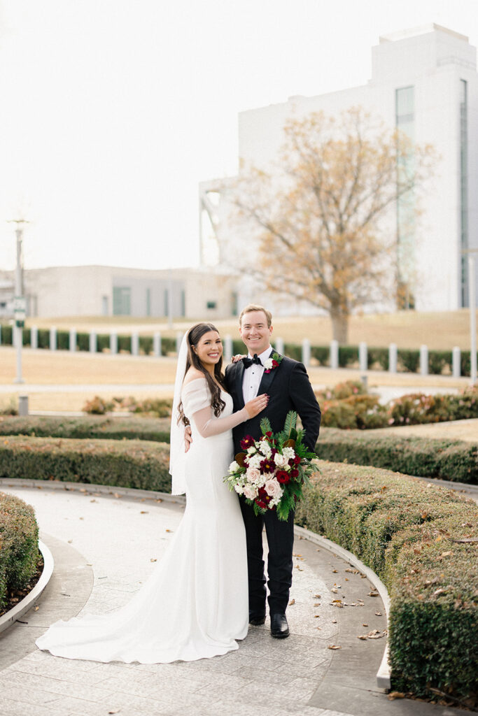 Inviting Winter Wedding at the Clinton Presidential Center in Little Rock, Arkansas