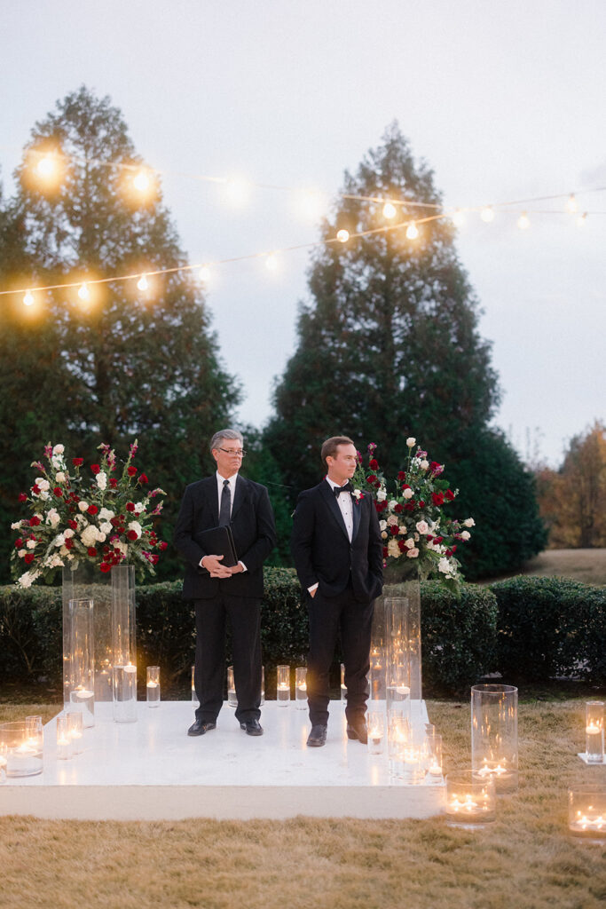 Inviting Wintry Wedding at the Clinton Presidential Center in Little Rock, Arkansas
