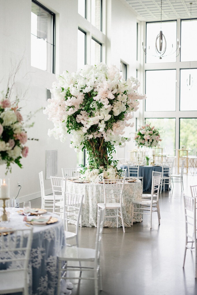 Trendy Summer Wedding at Osage House in Cave Springs, Arkansas