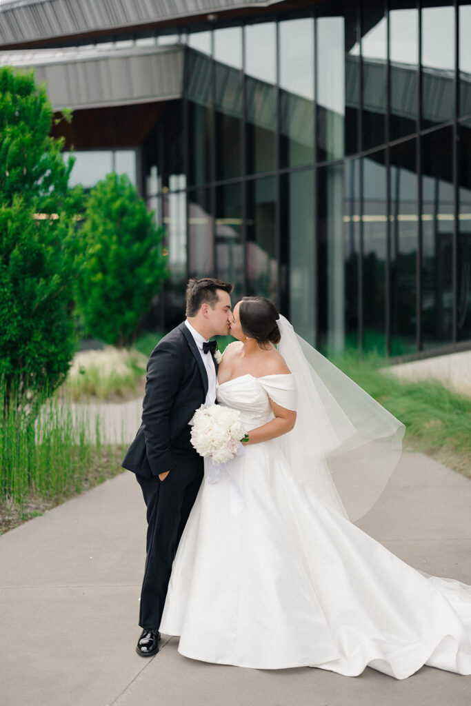 Memorial Day Weekend Wedding at US Marshals Museum in Fort Smith, Arkansas